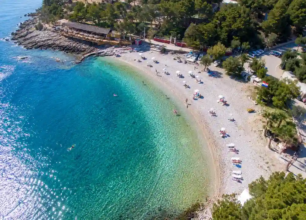 Šljunčana plaža u uvali Milna na Hvaru